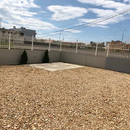 Doci Seven Apartman Velipoja